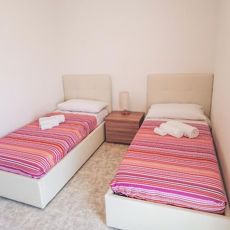 Budget Beds ألغيرو المظهر الخارجي الصورة