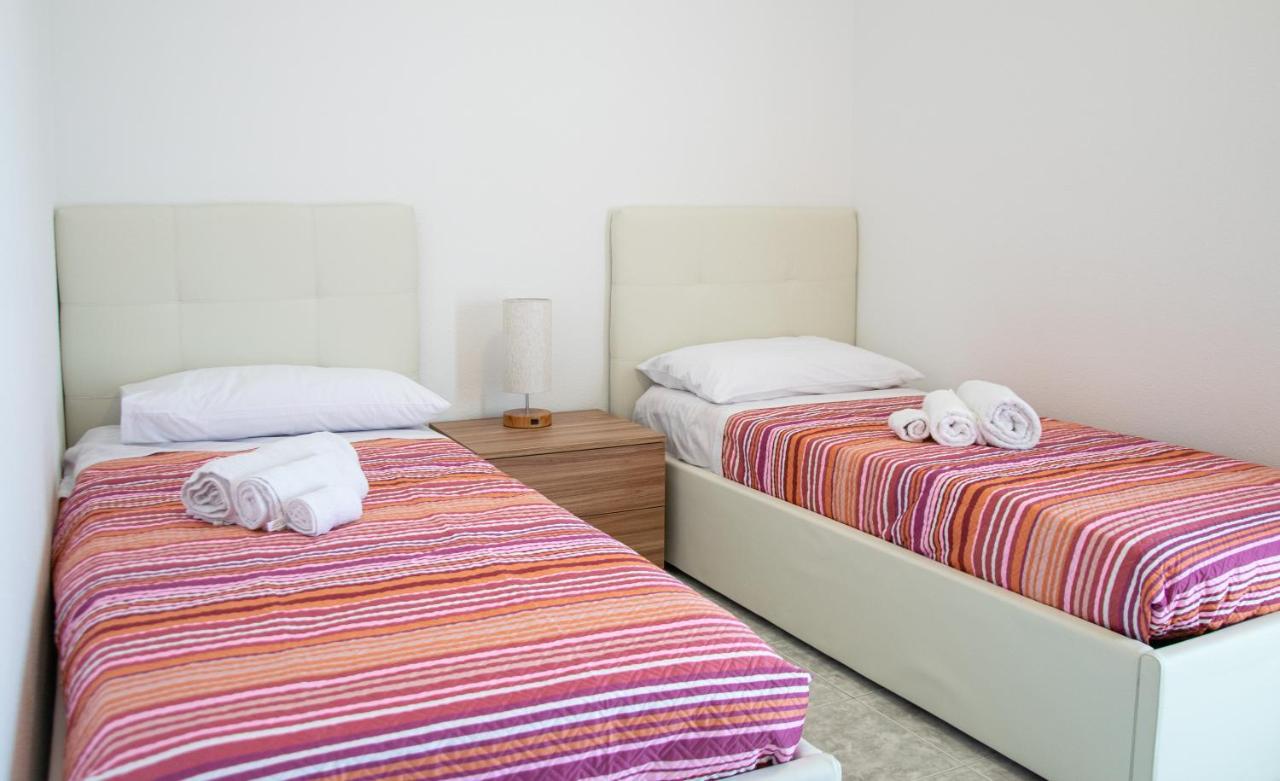 Budget Beds ألغيرو المظهر الخارجي الصورة