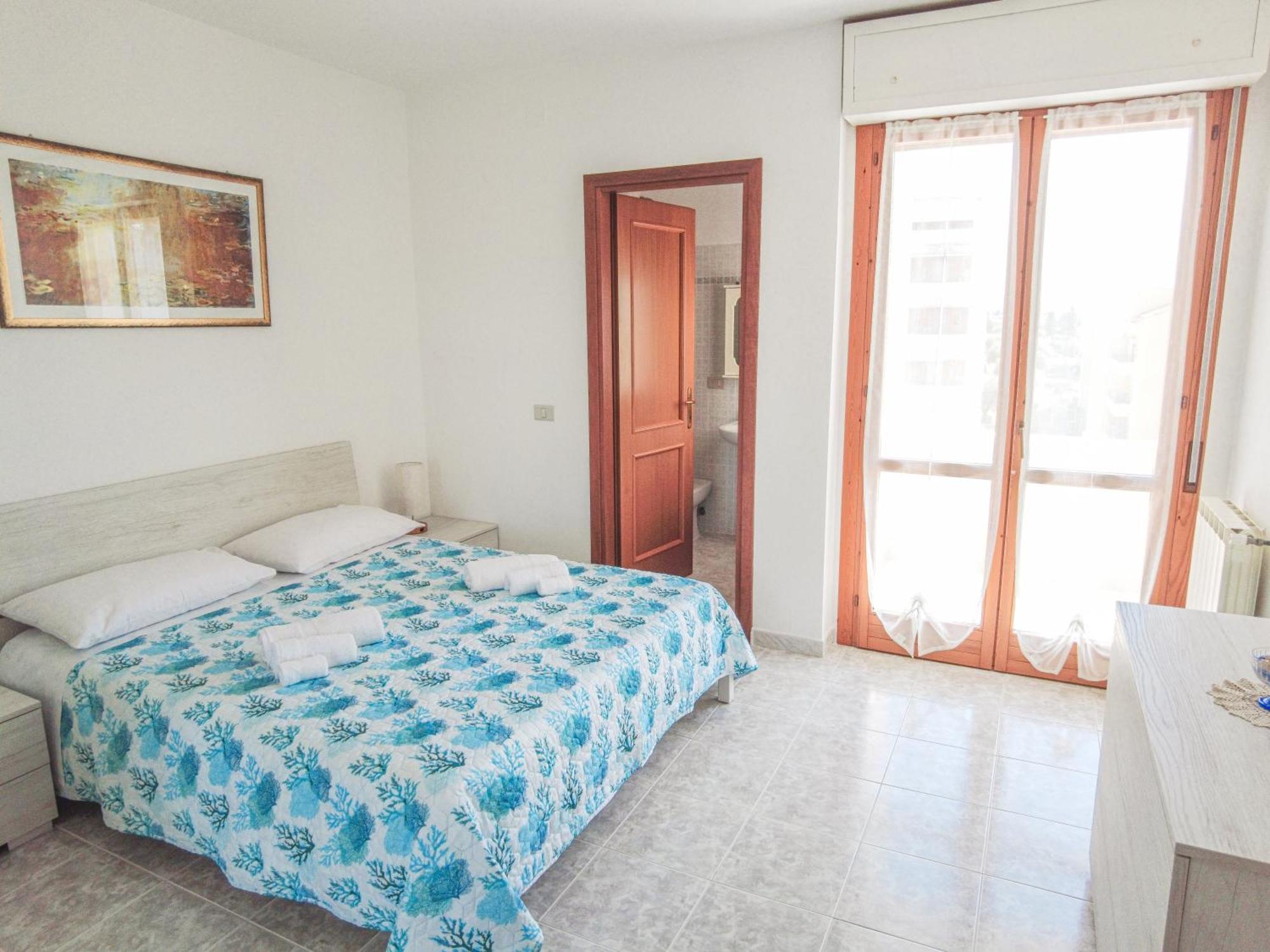 Budget Beds ألغيرو المظهر الخارجي الصورة