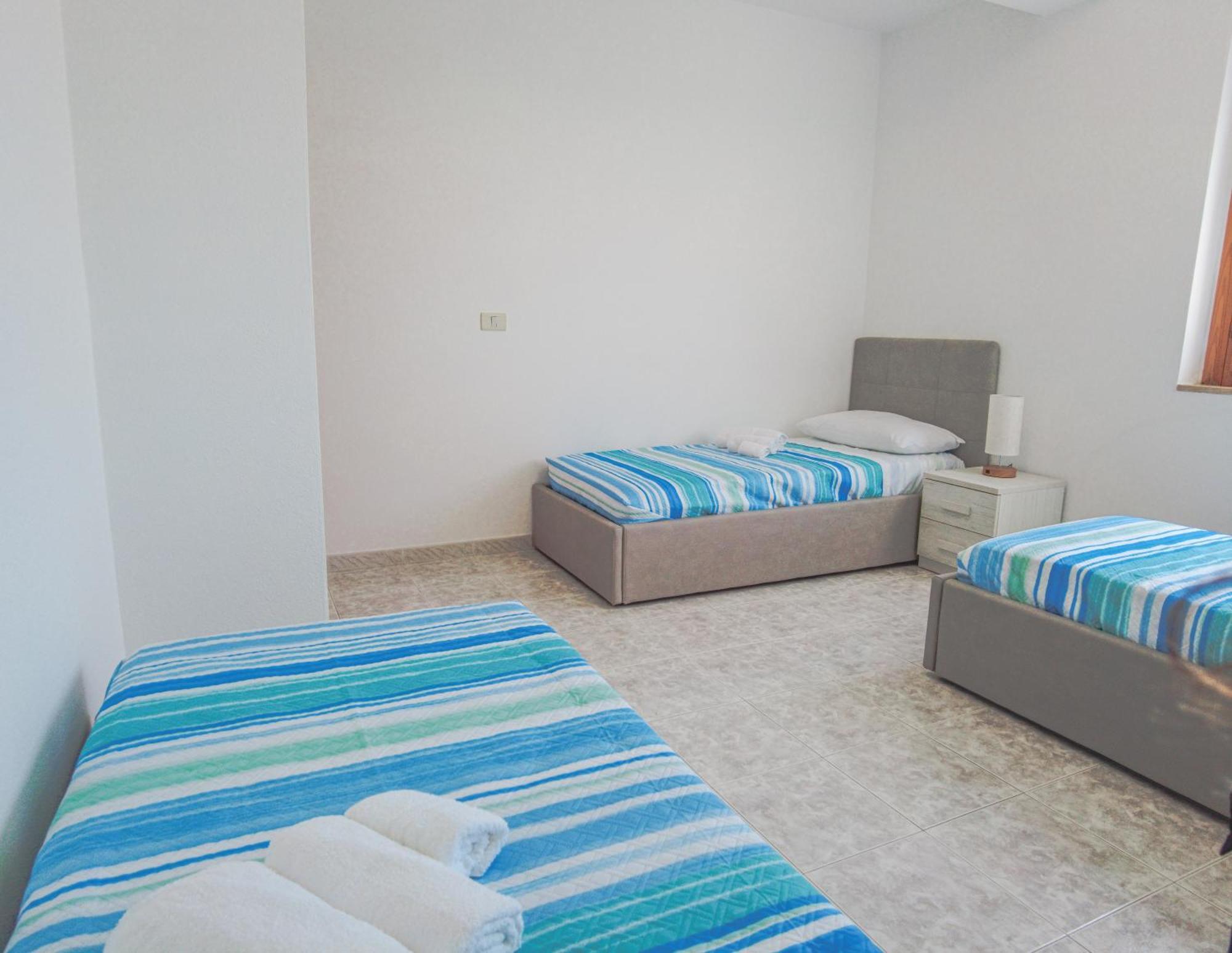 Budget Beds ألغيرو المظهر الخارجي الصورة
