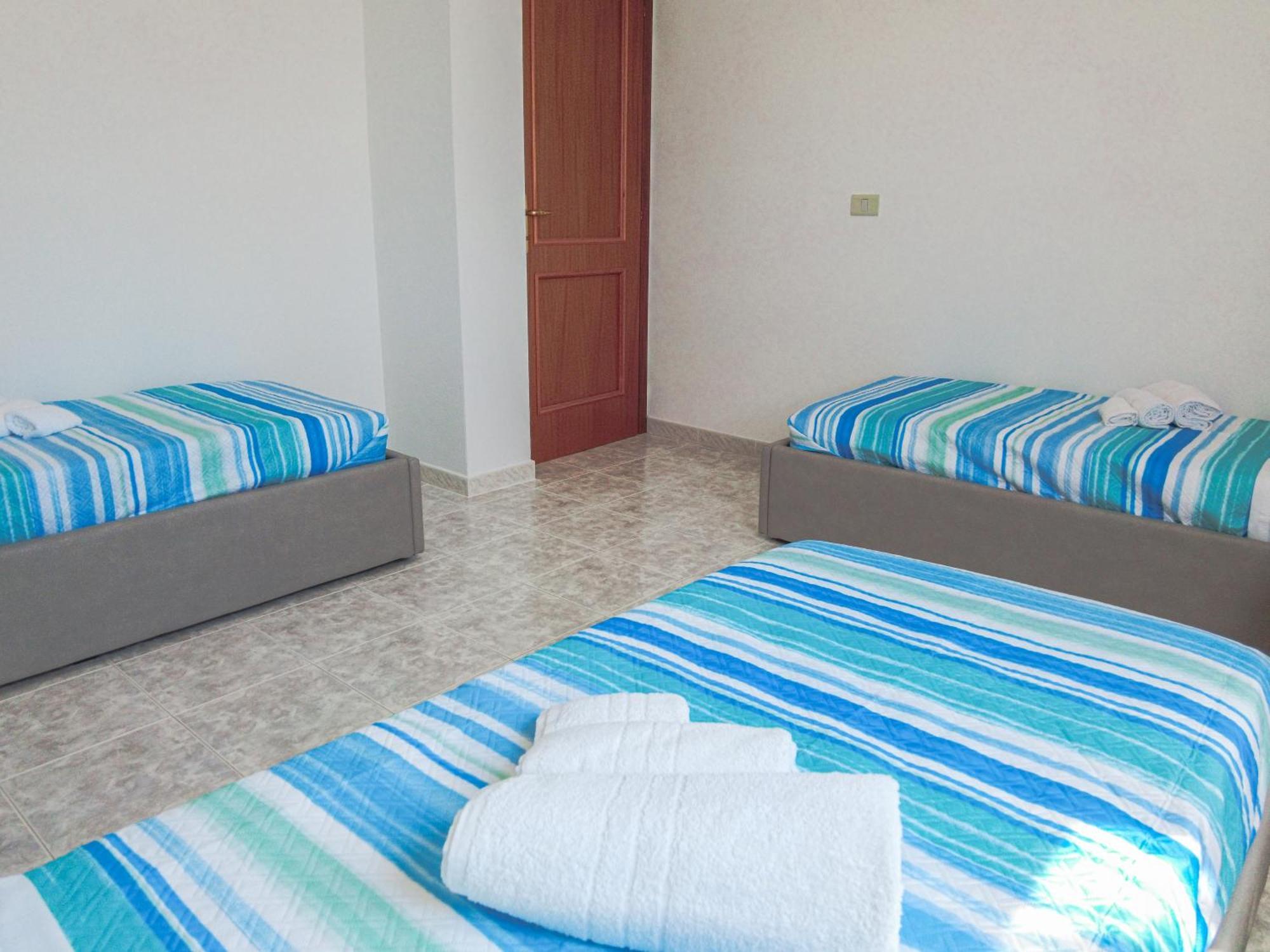 Budget Beds ألغيرو المظهر الخارجي الصورة