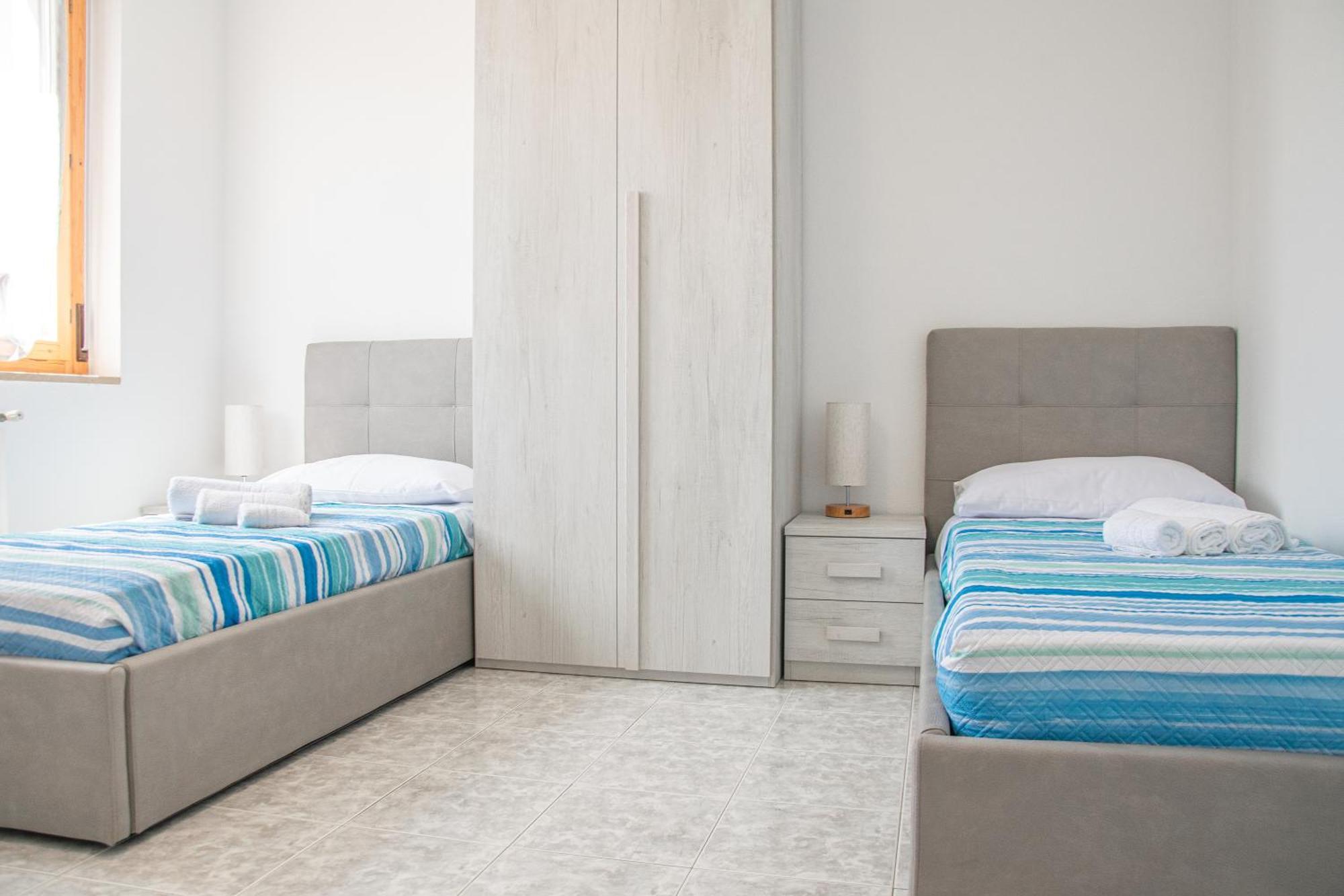 Budget Beds ألغيرو المظهر الخارجي الصورة