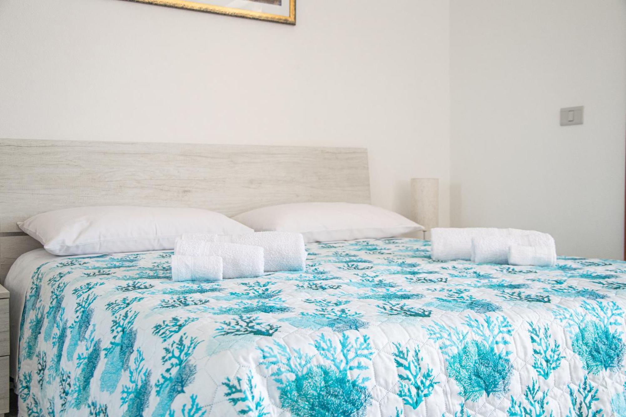 Budget Beds ألغيرو المظهر الخارجي الصورة