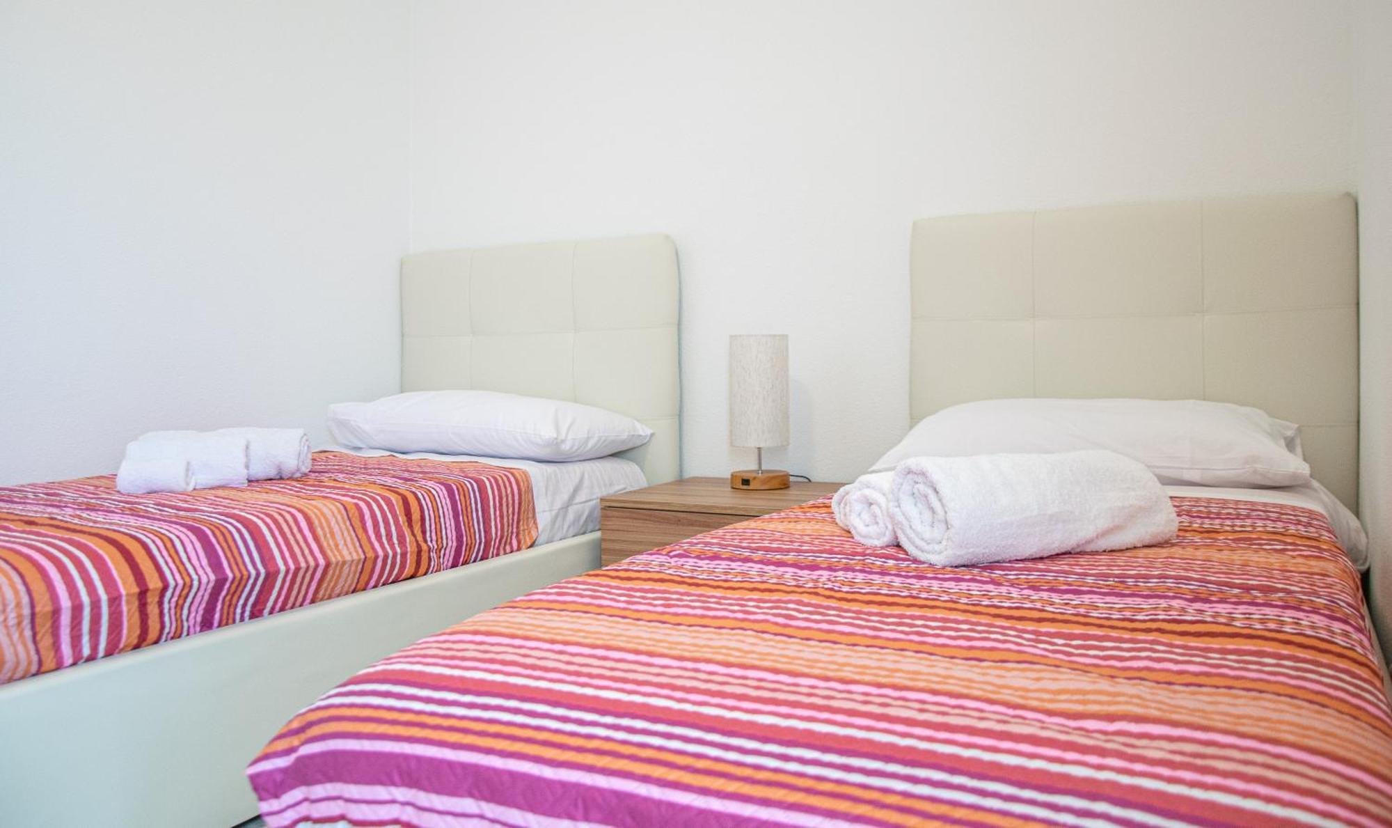 Budget Beds ألغيرو المظهر الخارجي الصورة