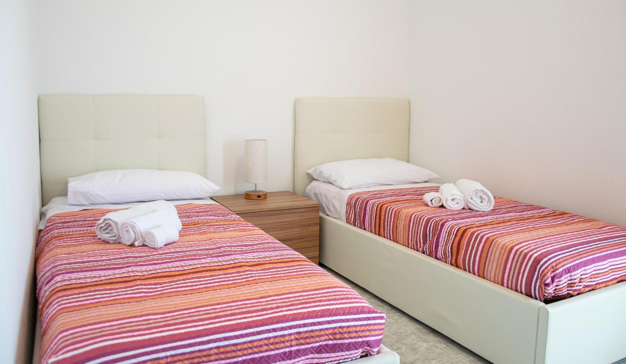 Budget Beds ألغيرو المظهر الخارجي الصورة